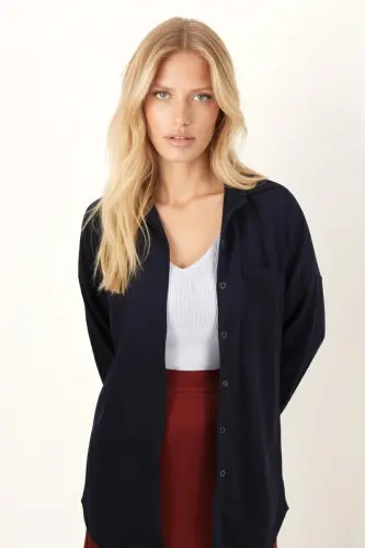 Kadın Lacivert Cepli Oversize İnce Fitilli Kadife Gömlek ARM-24K001076-Lacivert - ARMONIKA (1)