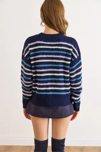 Kadın Lacivert Çizgili Sakal Detaylı Yumuşak Dokulu Triko Kazak KZK-19000893-Lacivert - 3