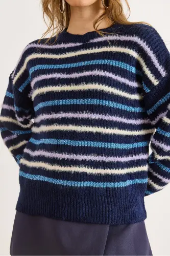 Kadın Lacivert Çizgili Sakal Detaylı Yumuşak Dokulu Triko Kazak KZK-19000893-Lacivert - 4