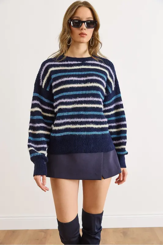 Kadın Lacivert Çizgili Sakal Detaylı Yumuşak Dokulu Triko Kazak KZK-19000893-Lacivert - 6