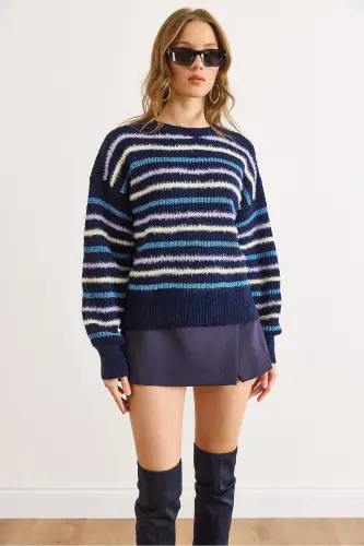 Kadın Lacivert Çizgili Sakal Detaylı Yumuşak Dokulu Triko Kazak KZK-19000893-Lacivert 