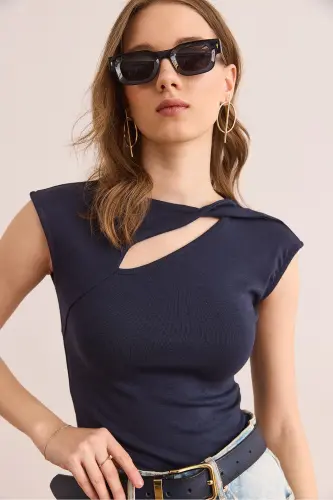 Kadın Lacivert Damla Dekolteli Omuz Detaylı Pamuk Modal Bluz BLZ-19002881 - Lacivert - 5