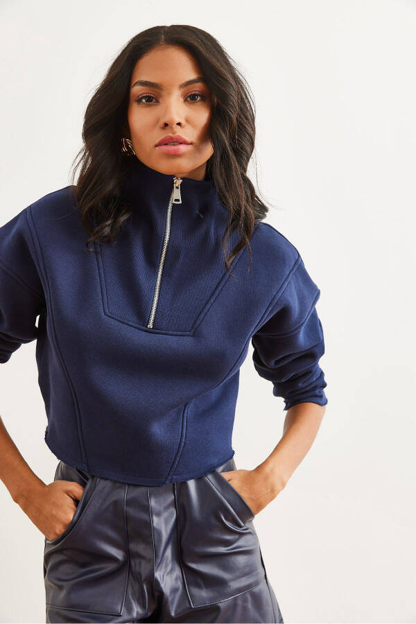 Kadın Lacivert Dik Yaka Fermuarlı Şardonlu Crop Kalın Sweatshirt SWT-19000696-Lacivert - 3