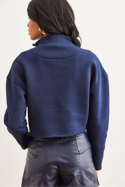 Kadın Lacivert Dik Yaka Fermuarlı Şardonlu Crop Kalın Sweatshirt SWT-19000696-Lacivert - 5
