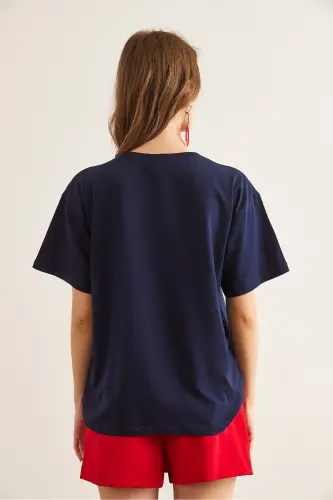 Kadın Lacivert Kalp Nakışlı Pamuk Regular Fit Tişört TSH-19000864-Lacivert - 6