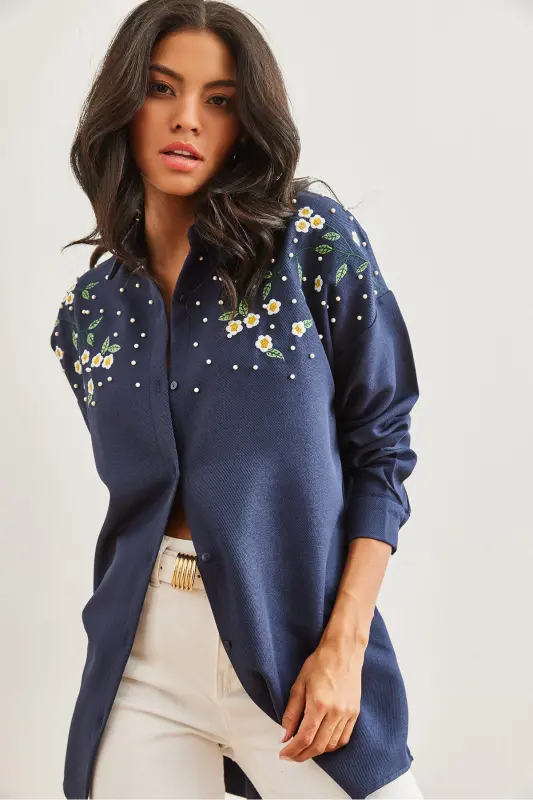 Kadın Lacivert Nakışlı İncili Yün Efektli Oversize Kışlık Gömlek GML-19001159-Lacivert - OLALOOK