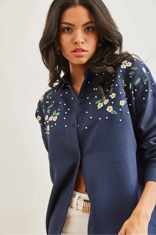 Kadın Lacivert Nakışlı İncili Yün Efektli Oversize Kışlık Gömlek GML-19001159-Lacivert - 4