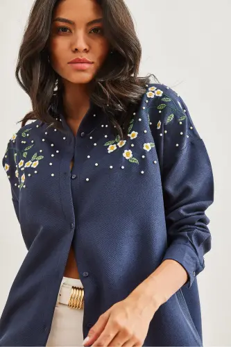 Kadın Lacivert Nakışlı İncili Yün Efektli Oversize Kışlık Gömlek GML-19001159-Lacivert - 7