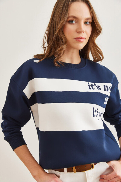 Kadın Lacivert Omuz Kalp Nakışlı Şardonlu Sweatshirt SWT-19000705 - Lacivert 