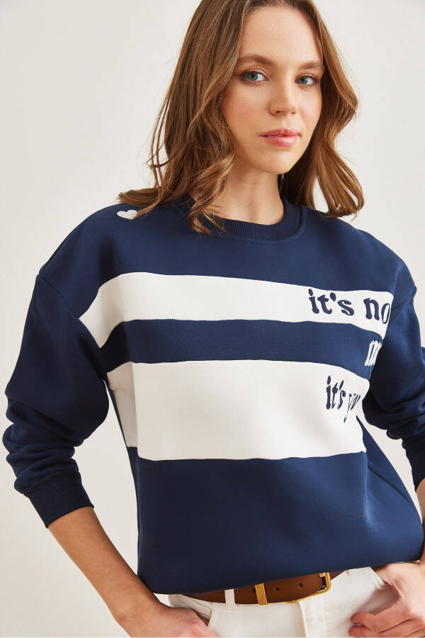 Kadın Lacivert Omuz Kalp Nakışlı Şardonlu Sweatshirt SWT-19000705 - Lacivert - 1