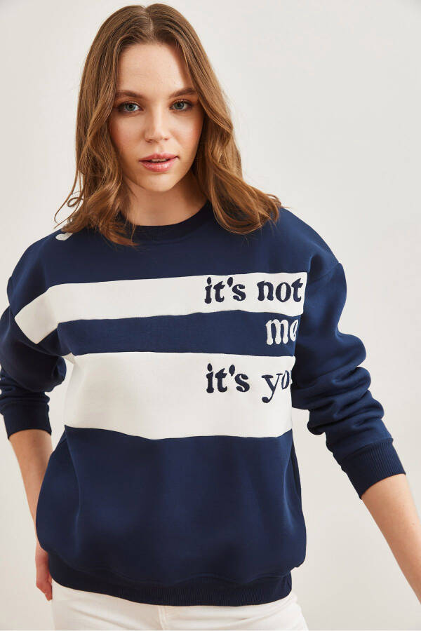 Kadın Lacivert Omuz Kalp Nakışlı Şardonlu Sweatshirt SWT-19000705 - Lacivert - 4