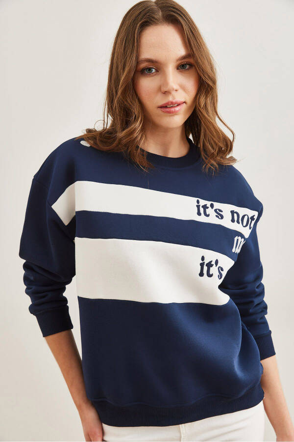 Kadın Lacivert Omuz Kalp Nakışlı Şardonlu Sweatshirt SWT-19000705 - Lacivert - 5