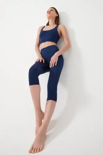 Marineblaue Capri-Leggings mit hoher Taille und glättenden Doppeltaschen unterhalb des Knies für Damen - Marineblau - 5