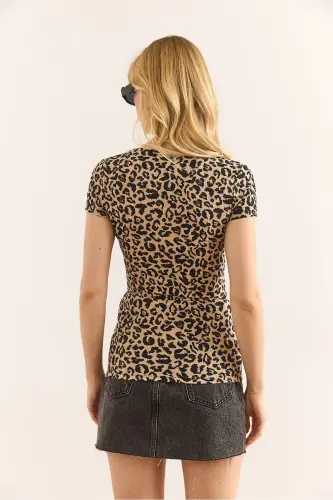 Kadın Leopar Bej V Metal Detaylı Esnek Pamuk Bluz BLZ-19002921 - Leopar Bej - 2