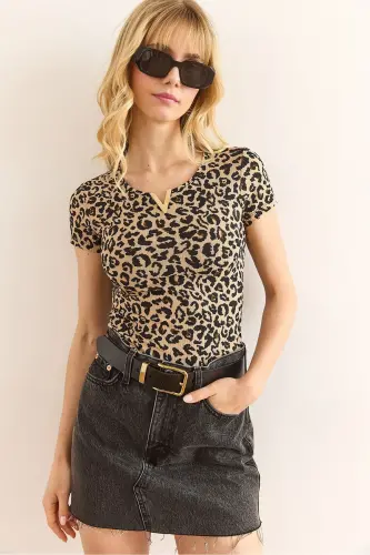 Kadın Leopar Bej V Metal Detaylı Esnek Pamuk Bluz BLZ-19002921 - Leopar Bej - 5