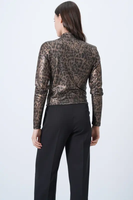 Kadın Leopar Dik Yaka Omzu Drapeli Gümüş Simli Bluz ALC-X11257-LEOPAR - 8