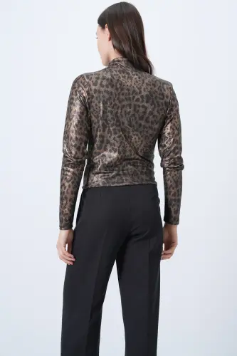 Kadın Leopar Dik Yaka Omzu Drapeli Gümüş Simli Bluz ALC-X11257-LEOPAR - 8