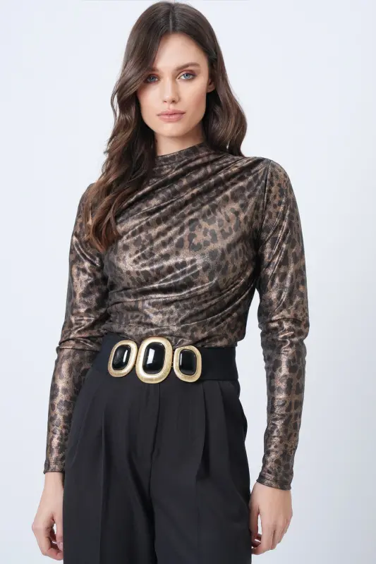 Kadın Leopar Dik Yaka Omzu Drapeli Gümüş Simli Bluz ALC-X11257-LEOPAR - TREND ALAÇATI STILI