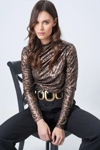 Kadın Leopar Dik Yaka Omzu Drapeli Gümüş Simli Bluz ALC-X11257-LEOPAR - 3