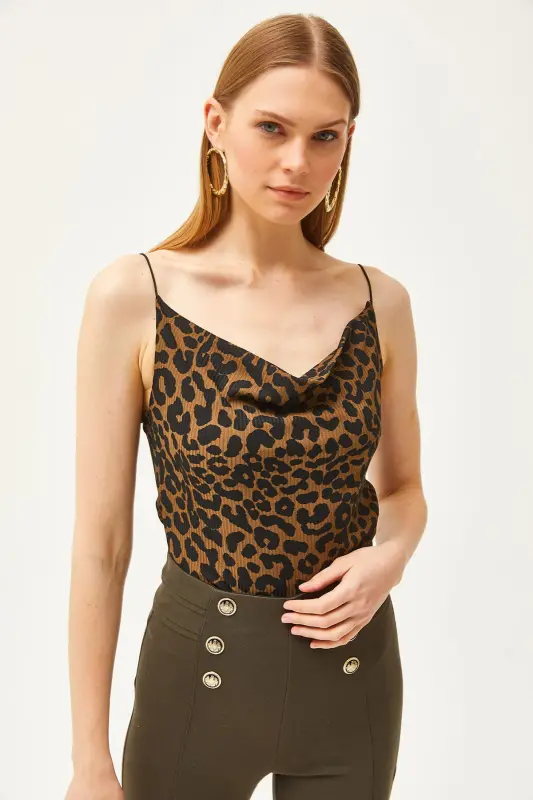 Kadın Leopar Kahve Degaje Yaka İp Askılı Bluz BLZ-19000987 - Leopar Kahve - 3