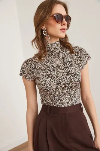 Kadın Leopar Taş Dik Yaka Yarasa Crop Micro Bluz BLZ-19002873 - Leopar Taş - 3
