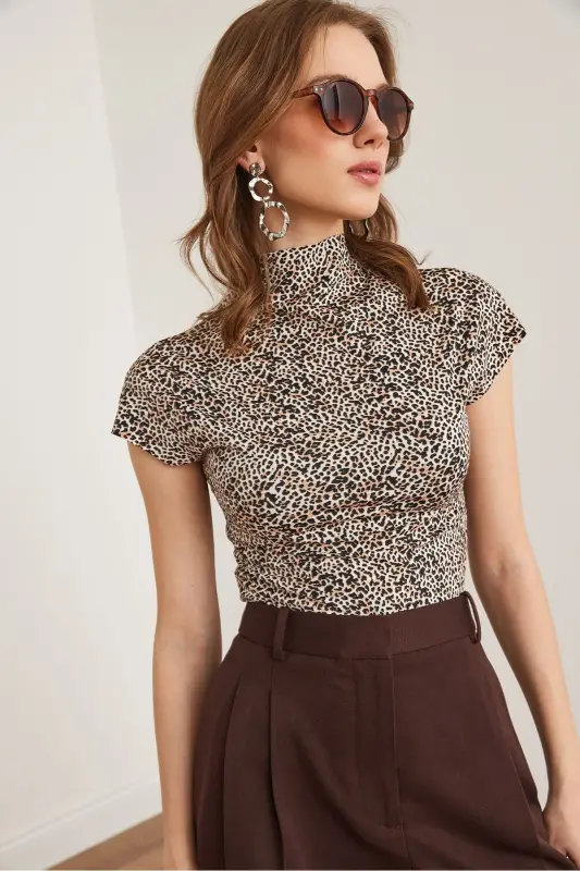 Kadın Leopar Taş Dik Yaka Yarasa Crop Micro Bluz BLZ-19002873 - Leopar Taş - 3