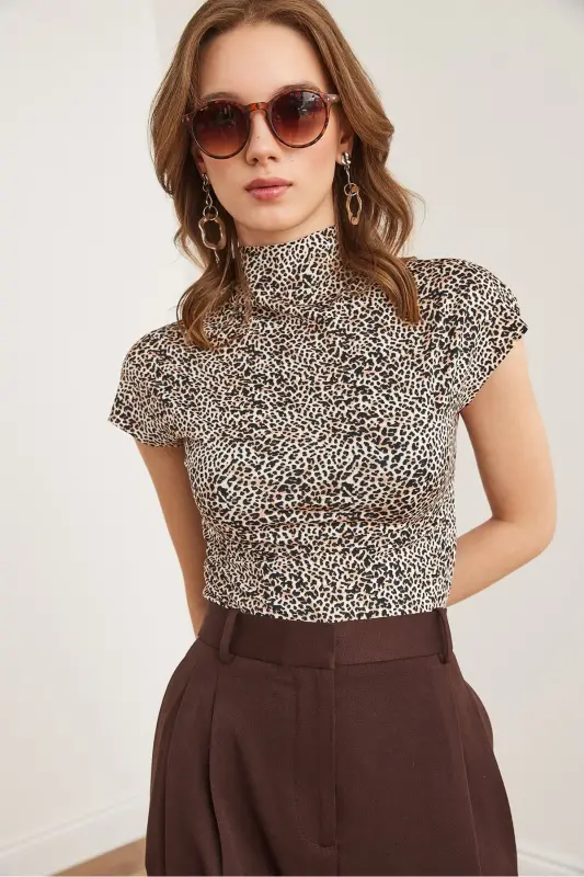 Kadın Leopar Taş Dik Yaka Yarasa Crop Micro Bluz BLZ-19002873 - Leopar Taş - 6