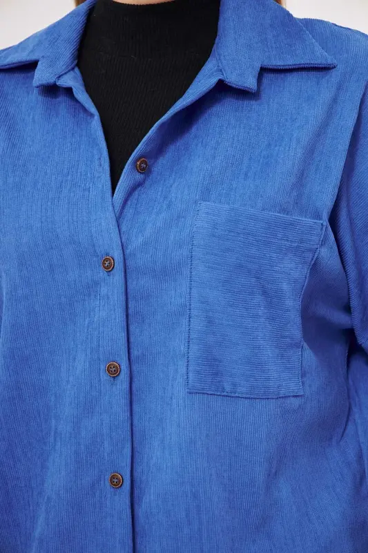 Kadın Mavi Cepli Oversize İnce Fitilli Kadife Gömlek ARM-24K001076-Mavi - 4