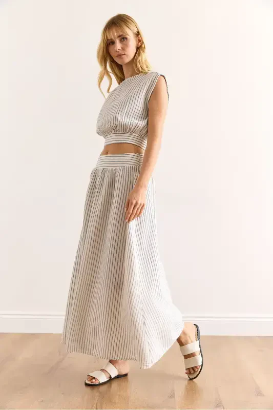 Kadın Mavi Çizgili Sırtı Damla Altı Bantlı Çizgili Crop Müslin Bluz BLZ-19002990-Mavi Çizgili - 2