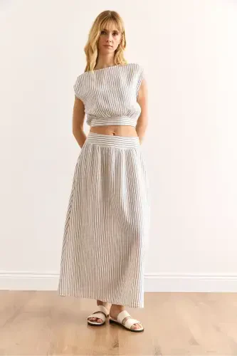 Kadın Mavi Çizgili Sırtı Damla Altı Bantlı Çizgili Crop Müslin Bluz BLZ-19002990-Mavi Çizgili - 4