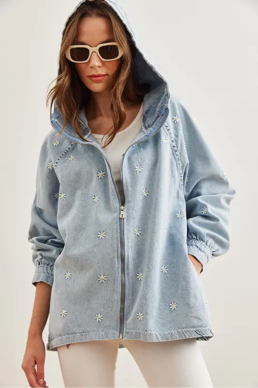 Kadın Mavi Fermuarlı Cepli Kapüşonlu Nakış Detaylı Denim Ceket CKT-19000380 - Mavi - 8