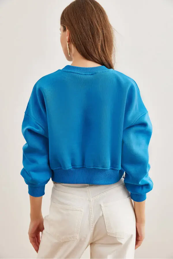 Kadın Mavi Yakası Nakış Detaylı Şardonlu Crop Kalın Sweatshirt SWT-19000660-Mavi - 5