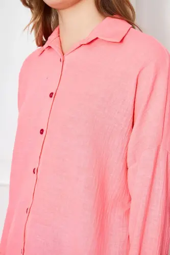 Kadın Neon Pembe Oversize Dokulu Keten Görünümlü Geniş Manşetli Gömlek Arm-24k001001-Neon Pembe - ARMONIKA (1)