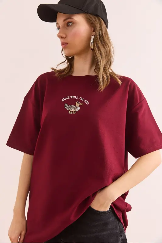 Kadın Ördek Bordo Nakış Detaylı Rahat Kalıp Tişört TSH-19000840 - Ördek Bordo - 3