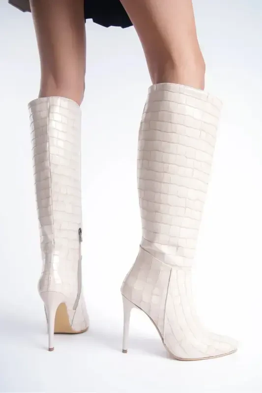 Kadın Özel Tasarım Sivri Burunlu Yarım Fermuarlı İnce Yüksek Topuklu Krokodil Çizme-Bej Croco - 3