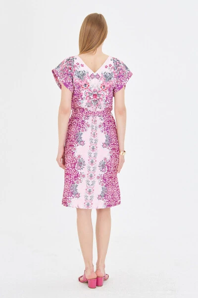Kadın Pembe Ön Arka V Yaka Kuşaklı Desenli Elbise ARM-25Y001018-Pembe - 4