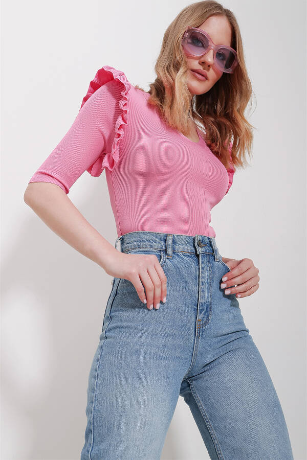 Pembe V Yaka Kolları Fırfırlı Triko Bluz ALC-X11557 - PEMBE - 3