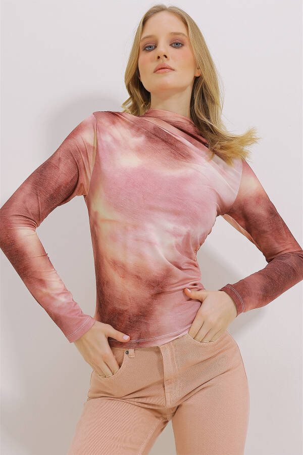 Kadın Pudra Dik Yaka Omzu Büzgülü Drapeli Desenli Bluz ALC-X11131-PUDRA - 1