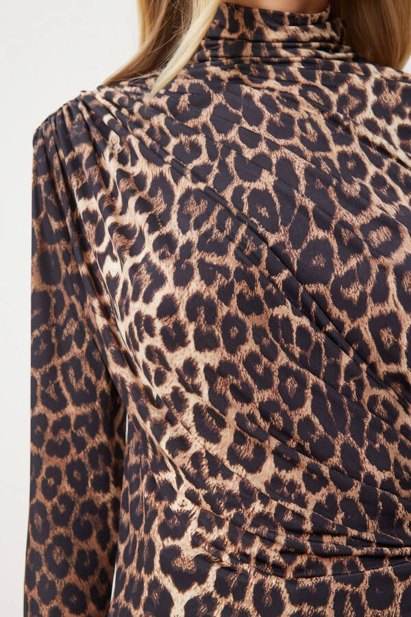 Kadın Qora bej burmali detalga ega tik yoqali Sandy Bluz FF00135 - 5