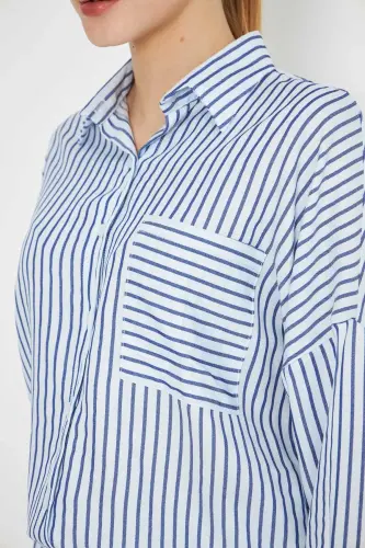 Kadın Saks Çizgili Uzun Kol Cep Detaylı Sırtı Pileli Oversize Gömlek ARM-25K001069-Saks - 4