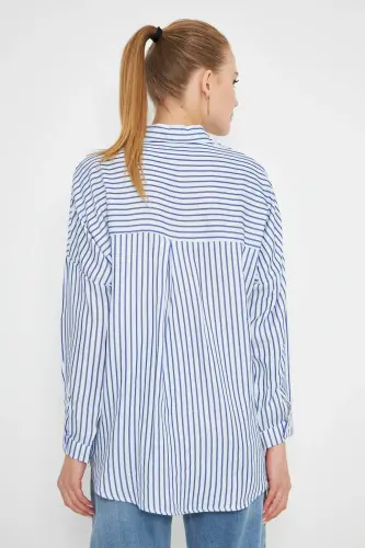Kadın Saks Çizgili Uzun Kol Cep Detaylı Sırtı Pileli Oversize Gömlek ARM-25K001069-Saks - 5