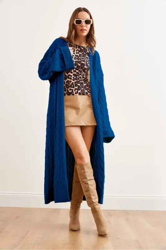 Kadın Saks Mavi Saç Örgü Manşet Katlamalı Maxi Triko Hırka HRK-19000327-Saks Mavi - OLALOOK