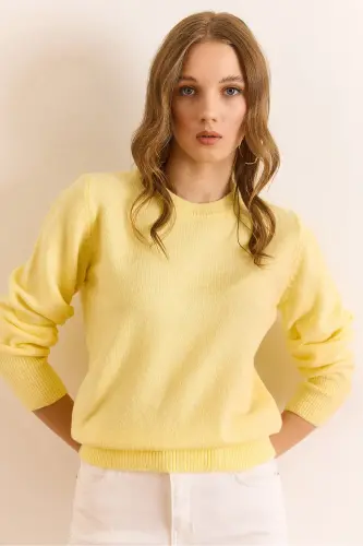 Kadın Sarı Bisiklet Yaka Yumuşak Dokulu Basic Triko Kazak KZK-19000845-Sarı 