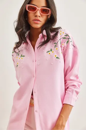 Kadın Şeker Pembe Nakışlı İncili Yün Efektli Oversize Kışlık Gömlek GML-19001159-Şeker Pembe - 4