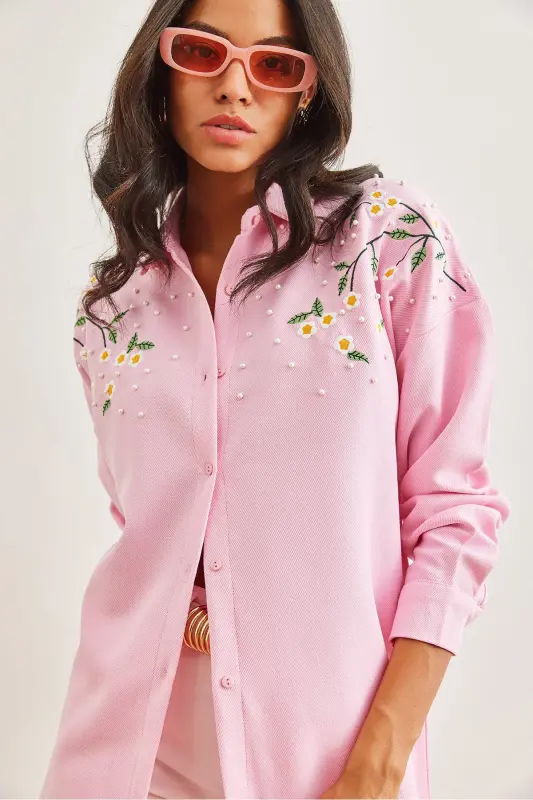 Kadın Şeker Pembe Nakışlı İncili Yün Efektli Oversize Kışlık Gömlek GML-19001159-Şeker Pembe - 4