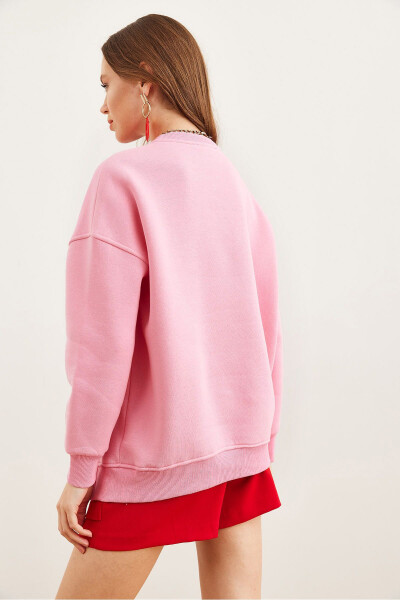 Kadın Şeker Pembe Yaka Dikiş Detaylı Yırtmaç Detaylı Şardonlu Sweatshirt SWT-19000682 - 6