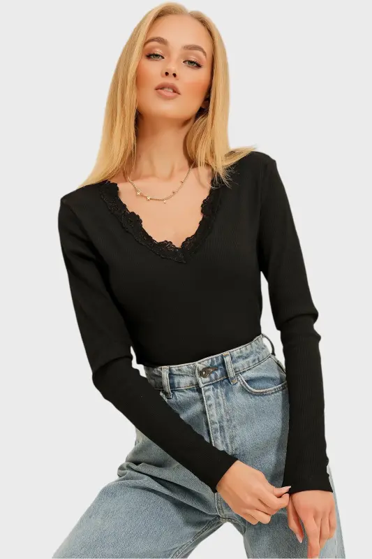Kadın Siyah Arka Ön V Yaka Dantel Detaylı Bluz ALC-X11246-SİYAH - 1