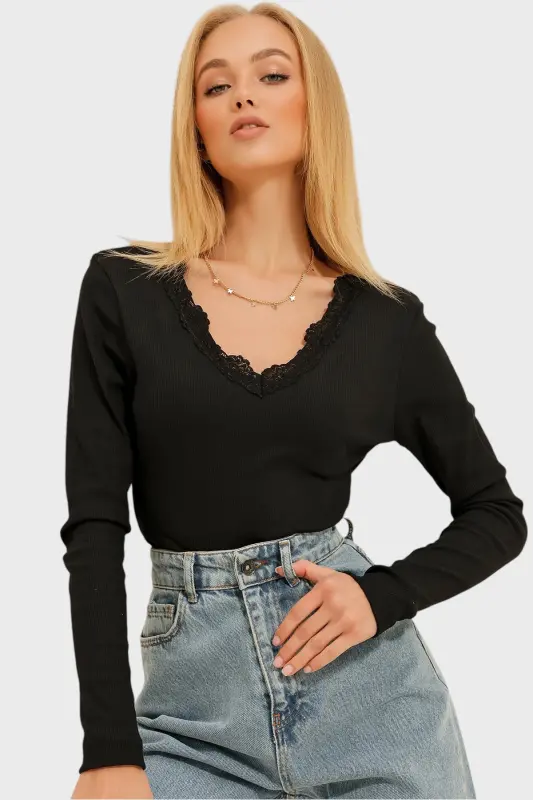 Kadın Siyah Arka Ön V Yaka Dantel Detaylı Bluz ALC-X11246-SİYAH - 3