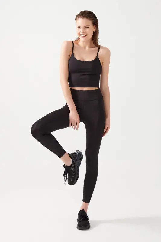 Kadın Siyah Askılı Hafif Destekli Kaplı Spor Sütyeni Straps-Siyah - 4