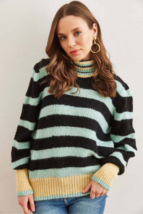 Kadın Siyah Balıkçı Yaka Çizgili Yumuşak Dokulu Triko Kazak KZK-19000915-Siyah - 3